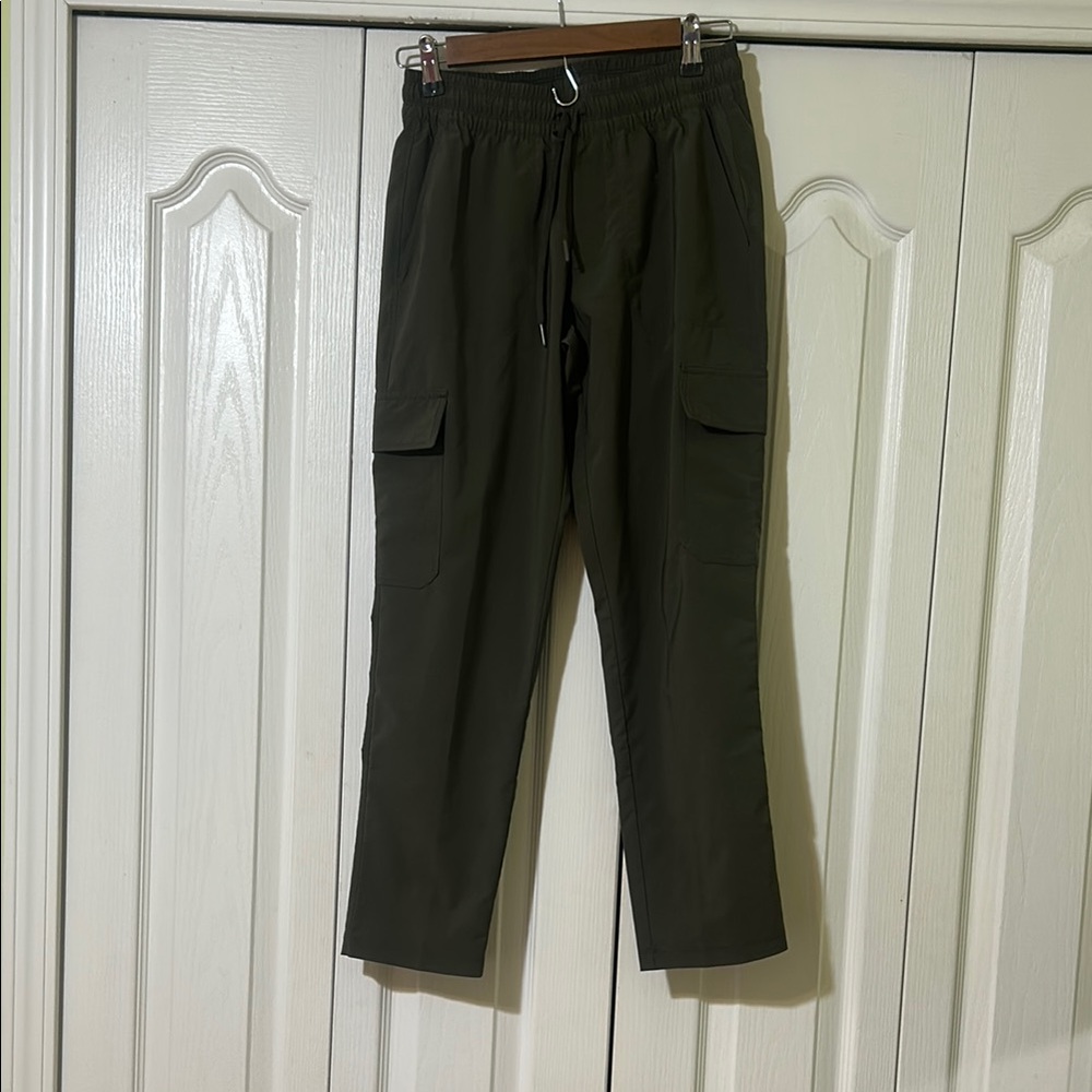 North face woman’s Olive Cargo Pants